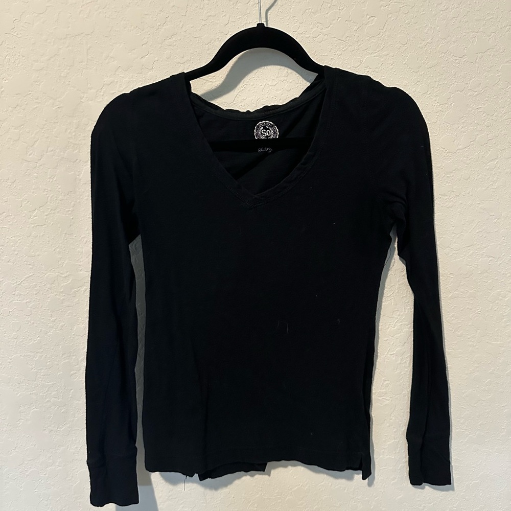 SO Women's Black Long Sleeve V-Neck Top